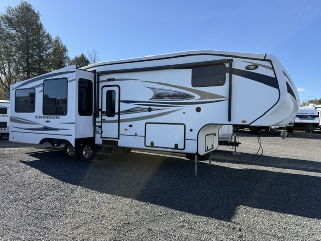 FW CRUISER 335 2012